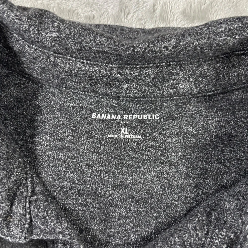 Banana Republic sleeve shoulder this